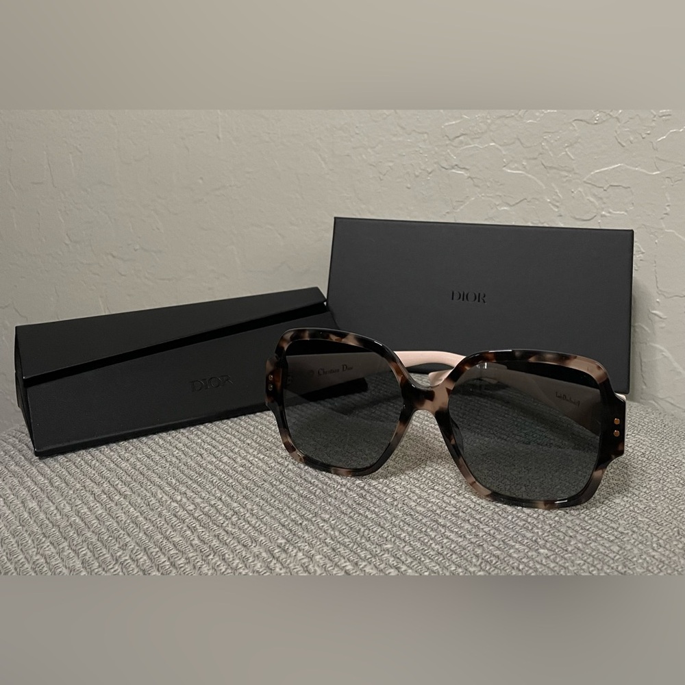 🎉HP🎉New Lady Dior Christian Dior Light Pink💖Studded 57mm Sunglasses Italy - Picture 5 of 16